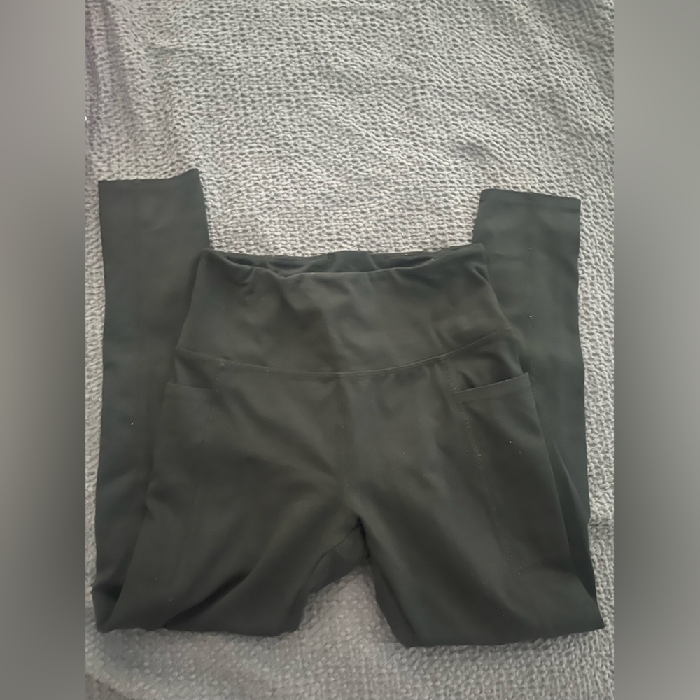 Black leggings with side pockets